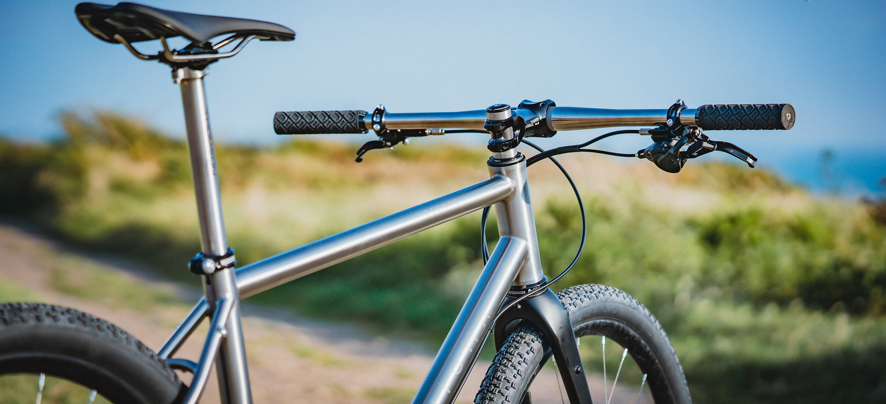 Flat handlebar gravel bike 2025